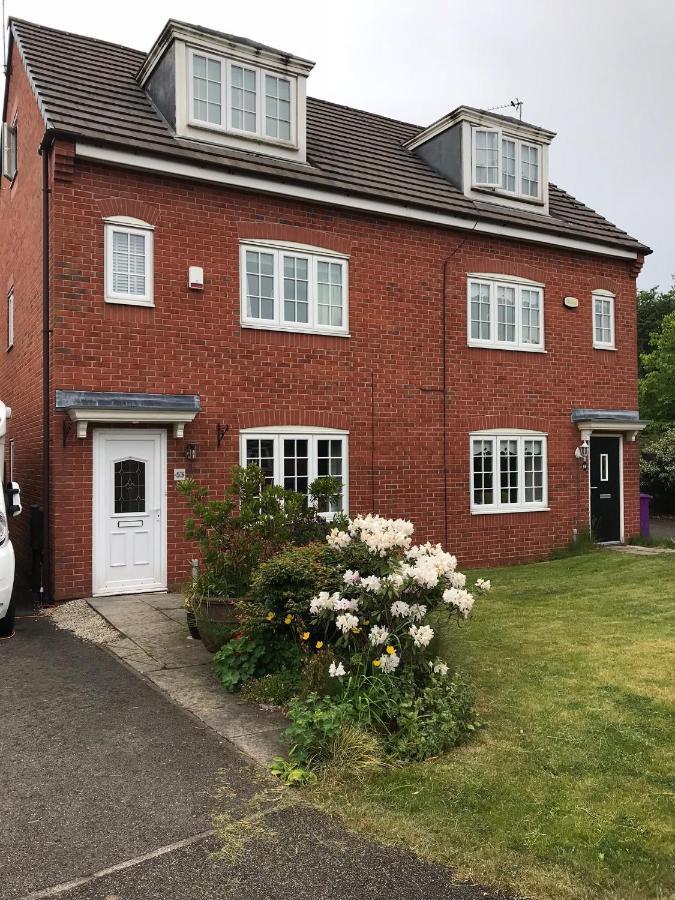 In Our Liverpool Home Sleeps 5 In 2 Double & 1 Single Bedrooms Екстер'єр фото